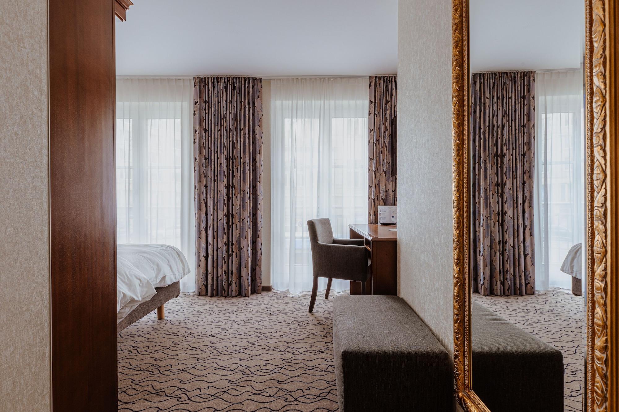 Advastay By King's Hotel