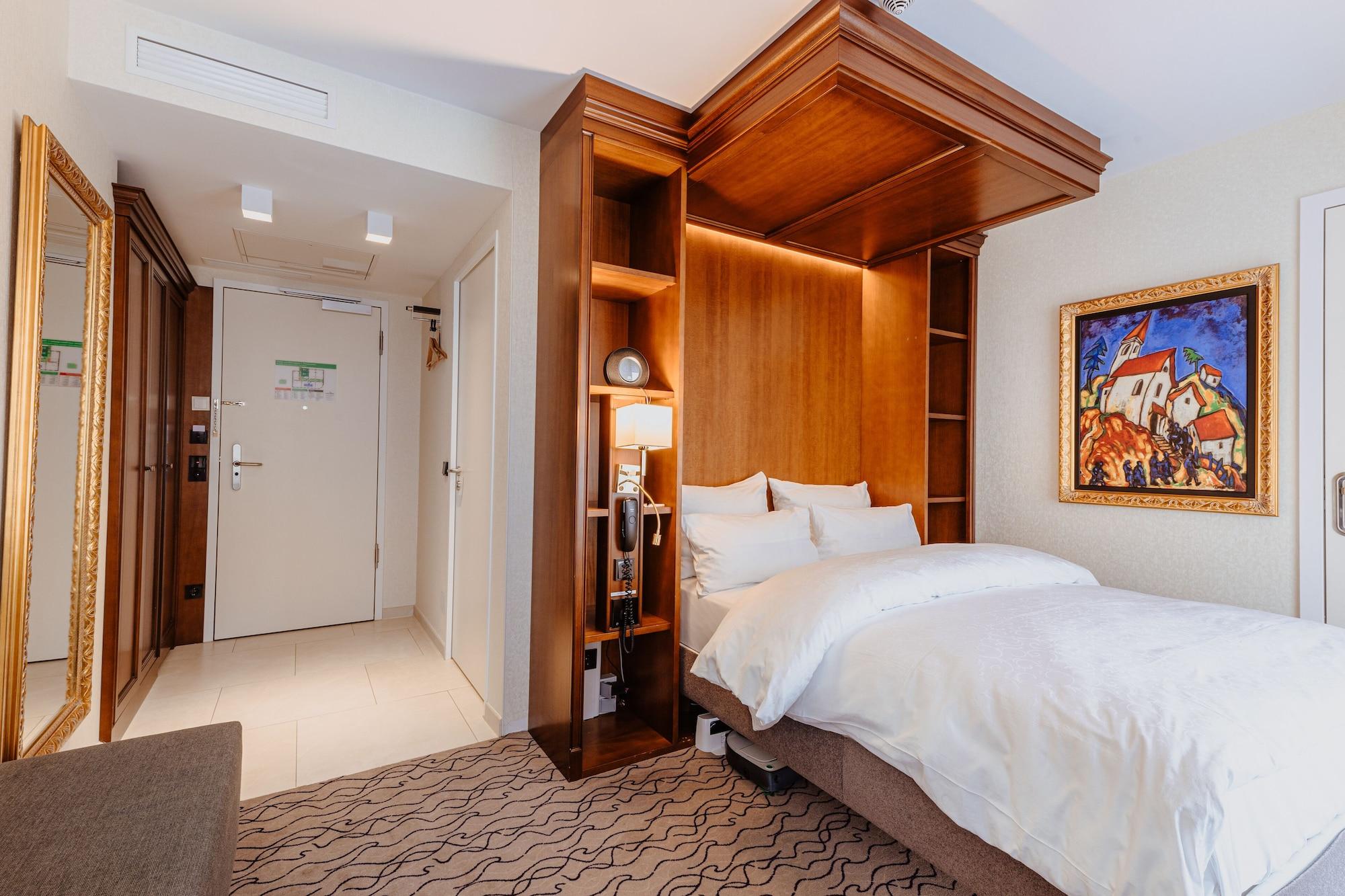 Hotel Advastay By King's Munich